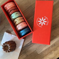 6 macaroons and canele