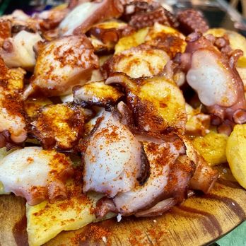 Escalones de la Lonja - Galician style octopus - Tapas Bars Near Me - Valencia, V Escalones de la Lonja - Galician style octopus - Tapas Bars Near Me - Valencia, V