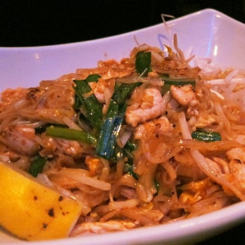 ViV - Chicken Pad Thai - Thai Near Me - New York, New York