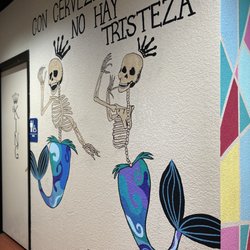 Tacos & Shell-ah’s - Fun murals