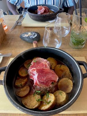 Restaurante F by null