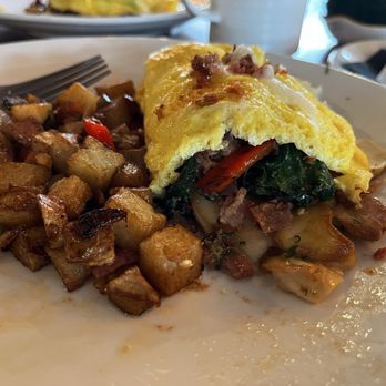 Stonefish Grill - Fully loaded Bacon & Spinach Omelette w/red potatoes - Seafood Near Me - Haleiwa, Hawaii