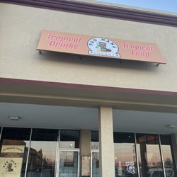 Pau Hana Lounge - Front view! We're open