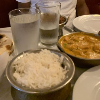 Palace Indian Restaurant - Chicken masala and Garlic Naan bread - Indian Near Me - Davie, Florida Palace Indian Restaurant - Chicken masala and Garlic Naan bread - Indian Near Me - Davie, Florida