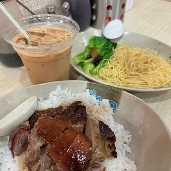 一樂燒鵝 - Roast goose, plain noodle, bok choy, and yuenyueng tea - Cantonese Near Me - Hong Kong, HK