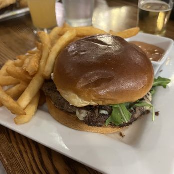 Hana Koa Brewing - Farmhouse burger - Breweries Near Me - Honolulu, Hawaii Hana Koa Brewing - Farmhouse burger - Breweries Near Me - Honolulu, Hawaii