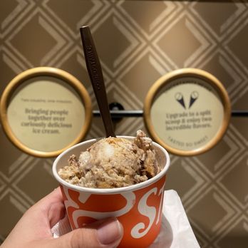Salt & Straw - Peanut butter brittle caramel fudge (V) - Ice Cream & Frozen Yogurt Near Me - Pasadena, California Salt & Straw - Peanut butter brittle caramel fudge (V) - Ice Cream & Frozen Yogurt Near Me - Pasadena, California