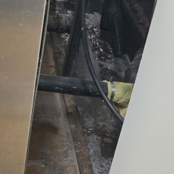 Sun City Cleaners - Open area between  washers seems unsafe