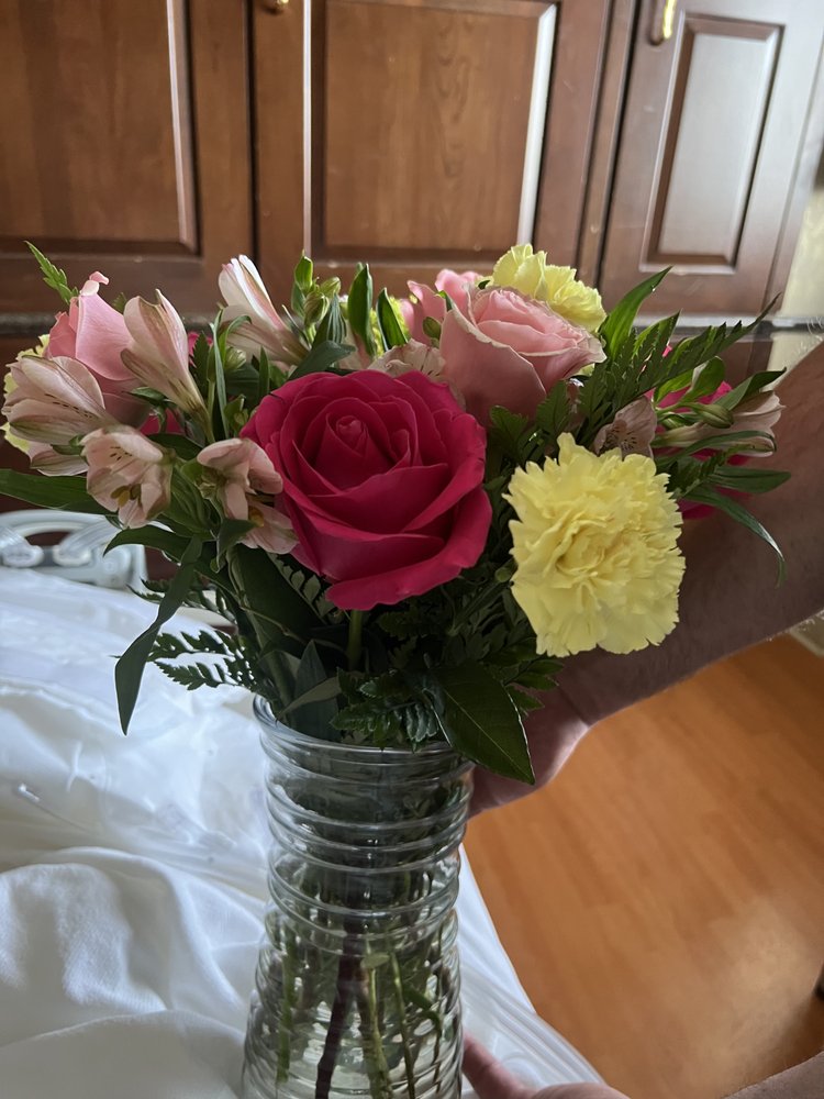 DESIGNS BY GUZZARDO’S EVENTS & FLORALS Updated September 2024 36