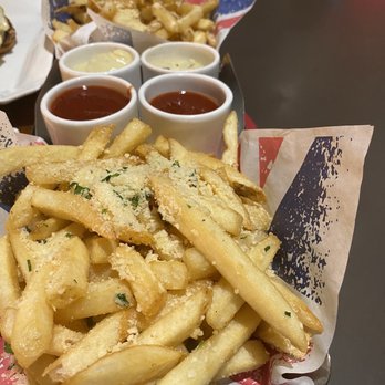Gordon Ramsay Burger Las Vegas - Parmesan truffle fries - Burgers Near Me - Las Vegas, Nevada Gordon Ramsay Burger Las Vegas - Parmesan truffle fries - Burgers Near Me - Las Vegas, Nevada