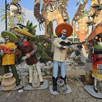 Tio's Tacos - Statues - Mexican Near Me - Riverside, California