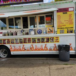 Guelaguetza Tacos - I'm trying a "Gringa"