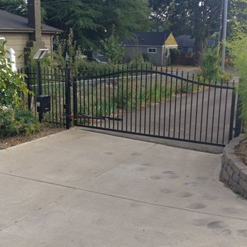 Cornerstone Fencing - Fences & Gates Near Me - Milwaukie, Oregon