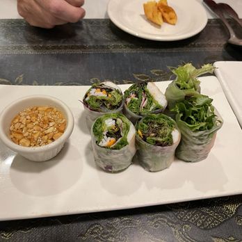 Thai Taste Cusine - I4. 6 Pieces Fresh Basil Roll - Thai Near Me - Marietta, Georgia
