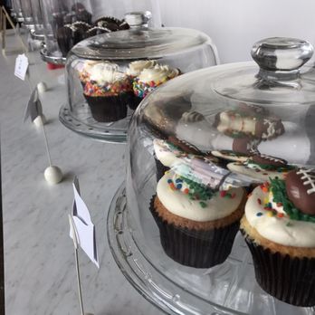 Jennivee’s Bakery - Desserts Near Me - Chicago, Illinois