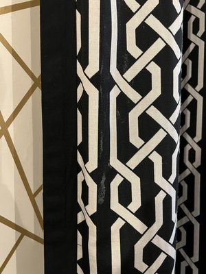 The Crescent Hotel Beverly Hills, Sonder by null