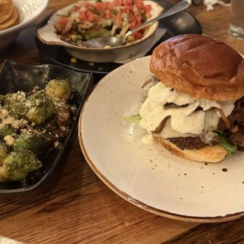 Charred Oak Grill - Mushroom Swiss burger - New American Near Me - Somerset, Kentucky