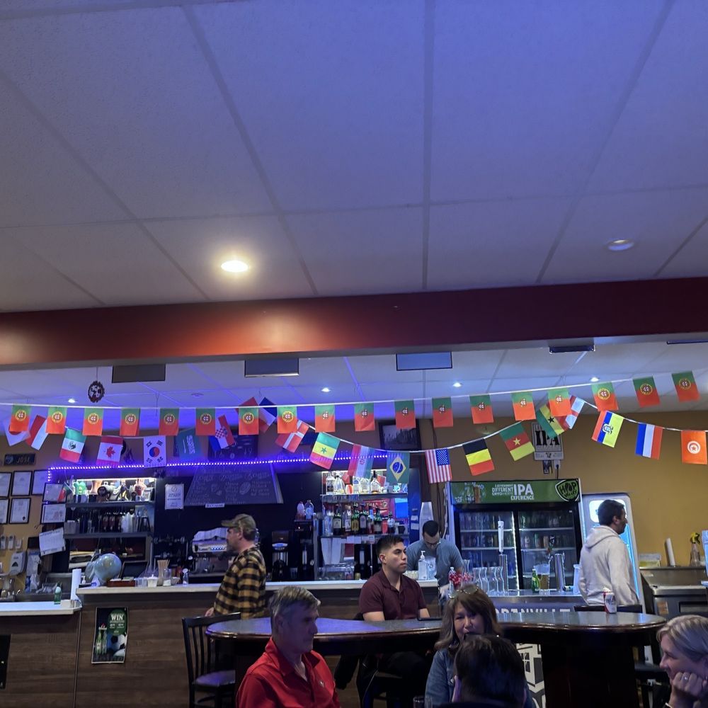 Metro Coffee Bar & Billiards - Pool Halls Near Me - Vancouver, British Columbia