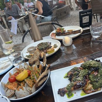 Lost Isle - Fire roasted Sapelo Island clams, Charcoal Grilled Chicken, smoked tomahawk pork chop, grilled Australian Ribeye - Cocktail Bars Near Me - Johns Island, South Carolina
