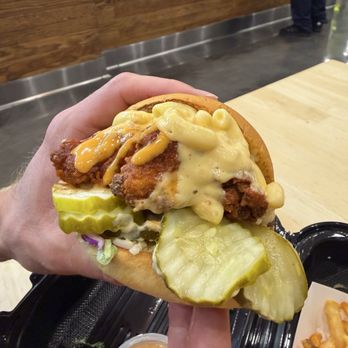 Dave's Hot Chicken - ***NEW ***Mac Loaded Slider was very very good! Big back city! - Chicken Shop Near Me - Sherman Oaks, California Dave's Hot Chicken - ***NEW ***Mac Loaded Slider was very very good! Big back city! - Chicken Shop Near Me - Sherman Oaks, California