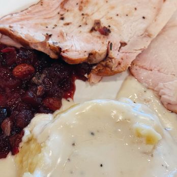 Molly's - Turkey, mashed potatoes with country gravy, cranberry chutney - American Near Me - Provo, Utah