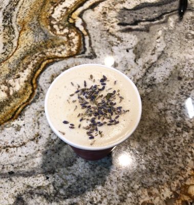 Foto van Double Shot Coffee - San Francisco, CA, Verenigde Staten. Lavender Latte