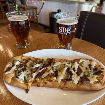 Settle Down Easy Oakton Tasting Room - Smoked pastrami flatbread! - Breweries Near Me - Oakton, Virginia