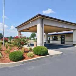 Super 8 by Wyndham McGehee - Exterior