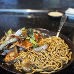 1025 Ruyi Japanese Steak House - Salmon hibachi with noodles and vegetables