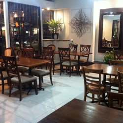 Reynaldo's - Seating area