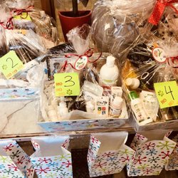 Fabulous Lanai Grooming - They have a holiday gift basket raffle for their clients!