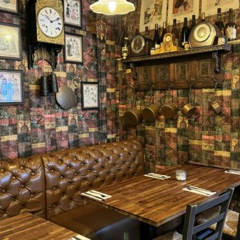 The Old Weavers - British Near Me - Canterbury, KEN