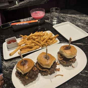 Frnds - Wagyu Beef Sliders - Lounges Near Me - Houston, Texas Frnds - Wagyu Beef Sliders - Lounges Near Me - Houston, Texas
