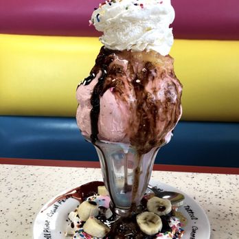 Poky Dot - One pound ice cream sundae - Diners Near Me - Fairmont, West Virginia