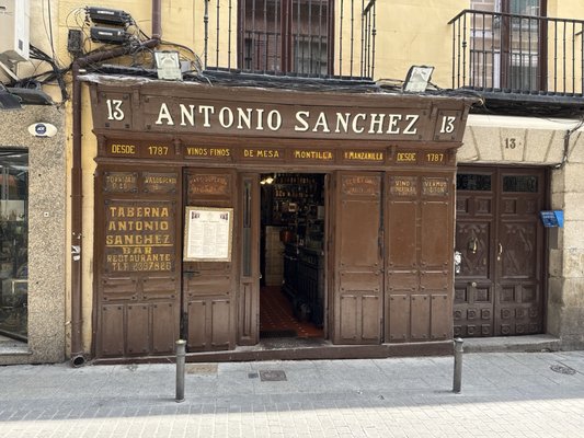 Taberna Antonio Sánchez - 1787 - La Taberna más antigua de Madrid by null