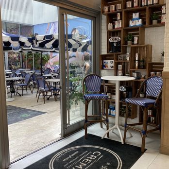 Crema Gourmet - Outside seating - Breakfast & Brunch Near Me - Miami Beach, Florida