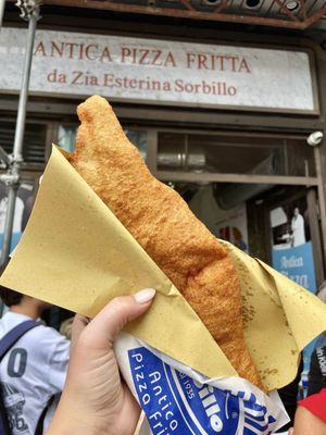 Antica Pizza Fritta da Zia Esterina Sorbillo by null