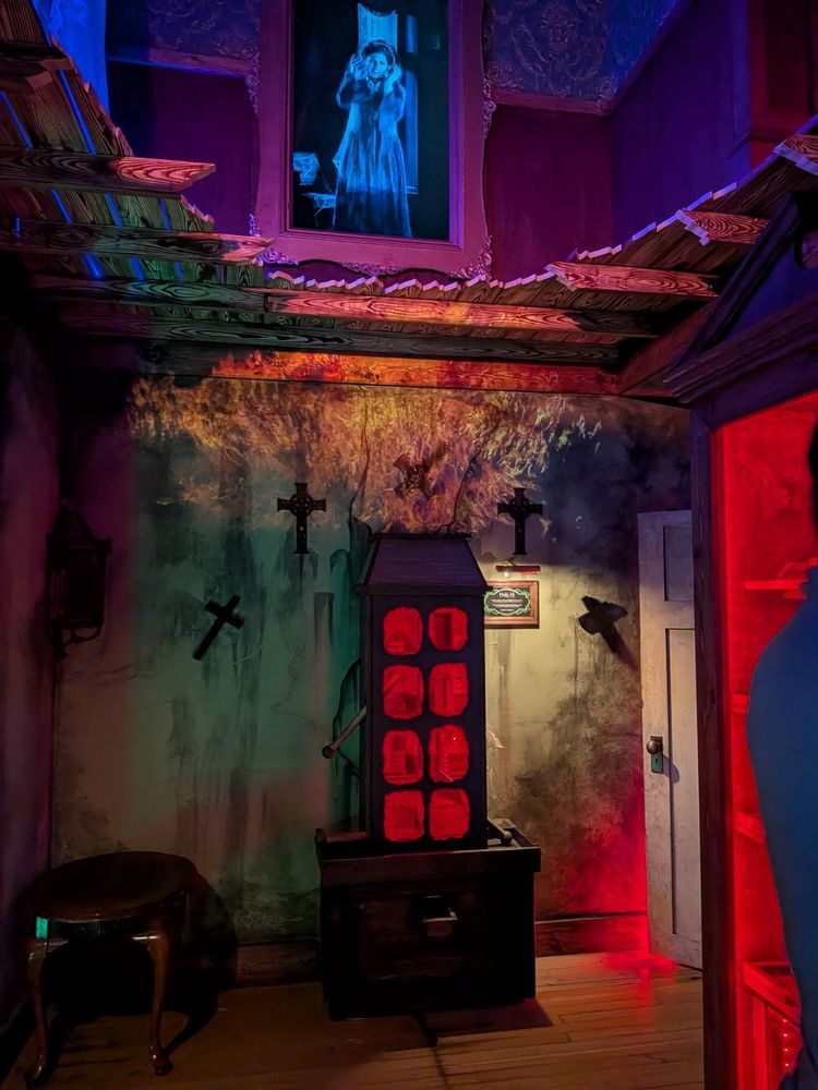 Haunted Manor Mini Golf & Ping Pong Logo