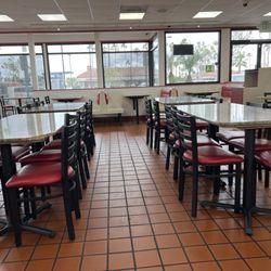 Pollo Inka Express - Example of Pollo Inka Express dining room!