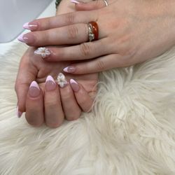 Lily nail design