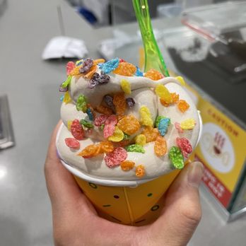 Somisomi - Miletea soft serve with fruity pebbles topping - Ice Cream & Frozen Yogurt Near Me - Sugar Land, Texas Somisomi - Miletea soft serve with fruity pebbles topping - Ice Cream & Frozen Yogurt Near Me - Sugar Land, Texas