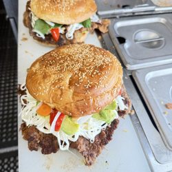 Sabor A Mi Tierra - Cemita poblana de milanesa de res con rajas rojas