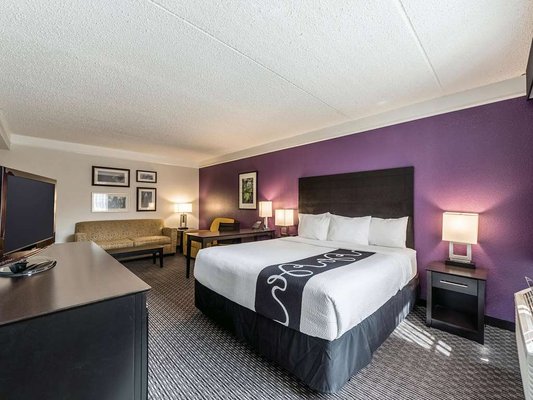 La Quinta Inn & Suites by Wyndham San Antonio Downtown by null