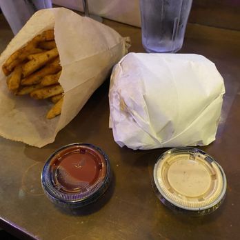 Daisy's Po' Boy and Tavern - Louisianna Chicken Sandwich & Cajun Fries - Cajun/Creole Near Me - Chicago, Illinois