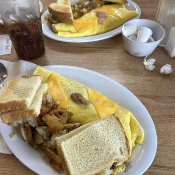 Portside Cafe - Ham and cheese omelette Veggie omelette with mushrooms Toast Potatoes - New American Near Me - Lockbourne, Ohio Portside Cafe - Ham and cheese omelette Veggie omelette with mushrooms Toast Potatoes - New American Near Me - Lockbourne, Ohio