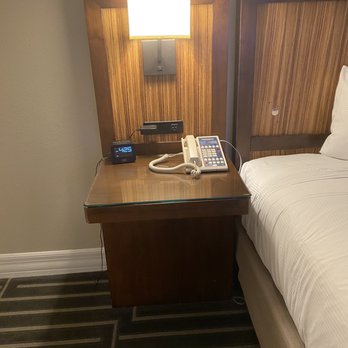 Hilton Phoenix Tapatio Cliffs Resort - King suite room, dated space needs updating. - Hotels Near Me - Phoenix, Arizona Hilton Phoenix Tapatio Cliffs Resort - King suite room, dated space needs updating. - Hotels Near Me - Phoenix, Arizona