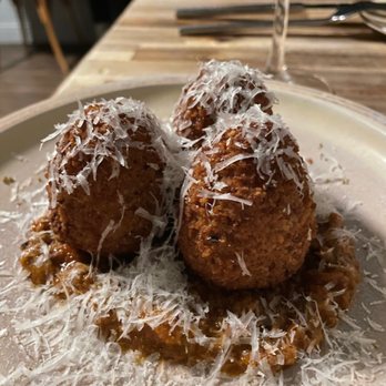 Osteria Il Muro - Italian Near Me - Denton, Texas