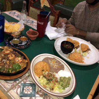 Casa Del Taco - Fajitas de La Casa; Quesabirria Tacos (3) con consome - Mexican Near Me - Jensen Beach, Florida