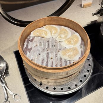 逸連堂 - Steam dumplings - Airport Lounges Near Me - Hong Kong, HK