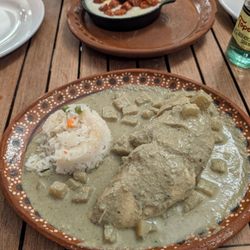 Ave María - Chicken with manzana sauce